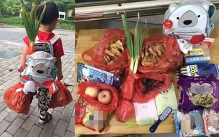Hàng loạt trẻ em Trung Quốc mang hành và đủ thứ lỉnh kỉnh đi khai giảng và lý do bất ngờ khiến dân mạng phì cười