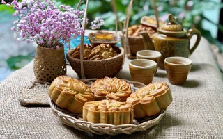 Chỉ dùng cát và bếp thông thường, mẹ đảm Nha Trang chỉ cách làm bánh Trung Thu truyền thống thơm ngon như nướng lò hiện đại