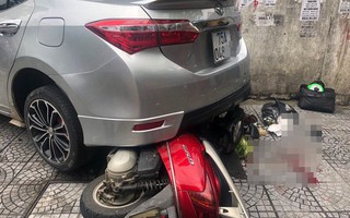 Nữ tài xế đạp nhầm chân ga, ô tô lao lên vỉa hè tông liên tiếp 3 người
