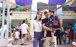 Thu Thủy cùng chồng kém 10 tuổi hào hứng đưa bé Henry tới trường trong ngày khai giảng năm học mới, bỏ qua loạt ồn ào không đáng có