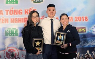 Nhật Lê đăng ảnh cổ vũ đội tuyển trước trận gặp Thái Lan, Quang Hải "đáp lễ" bằng hành động không thể phũ hơn