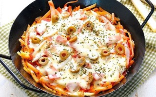 Không cần lò nướng, chẳng phải nhào bột tôi cũng làm được bánh pizza ngon hết cỡ!