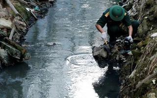 12/13 mẫu bùn sông Tô Lịch cách cống xả Rạng Đông 1km có giá trị thủy ngân vượt 6,1 lần ngưỡng cho phép