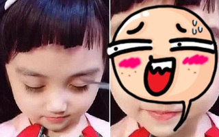Mẹ đoảng cắt tóc mái cho con xấu "điên đảo" nhưng khi bé ngẩng mặt lên và mở mắt thì ai cũng phải òa lên kinh ngạc