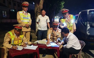 Kiểm tra nồng độ cồn: “Ma men” run sợ, không dám lái xe trên đường