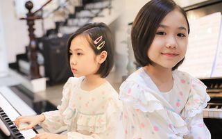Cuộc sống phía sau sân khấu của Khánh An – model nhí 8 tuổi đi catwalk đỉnh nhất Việt Nam và những cám dỗ nghề nghiệp lần đầu được kể