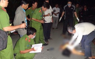 Nạn nhân bị đâm tại nhà cháu, bác ruột lấy nước tạt vũng máu xóa dấu vết