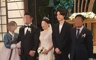 Sau khi tiết lộ bản thân sở hữu gen đặc biệt, Lee Dong Wook tiếp tục chiếm "spotlight" của cô dâu chú rể khi xuất hiện trong đám cưới bạn
