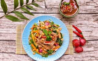 Cỗ Tết đỡ ngán ngấy hơn hẳn với món nộm thịt bò ngon ngất ngây 