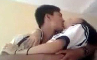 Điều tra "yêu râu xanh" hiếp dâm thiếu nữ 19 tuổi xong còn gọi bạn đến