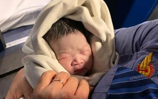 Nhân viên đường sắt giúp sản phụ ‘vượt cạn’ trên tàu hỏa