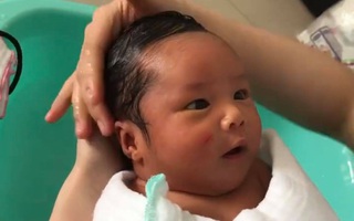 Con gái mới chào đời chưa tròn 1 tháng tuổi, Suboi đã công khai cận cảnh gương mặt cực yêu