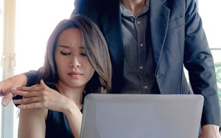 Sếp hay động chạm rồi bảo đó là... cưng chiều, nàng công sở được dân mạng hiến kế đối phó