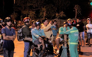 Ảnh: Dân Sài Gòn ngủ vạ vật, trắng đêm xem công an chốt chặn, tiêu diệt Tuấn “Khỉ” ở tỉnh lộ 15