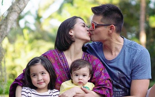 "Mỹ nhân đẹp nhất Philippines" Marian Rivera khóa môi tình tứ cùng ông xã điển trai nhưng biểu cảm của hai con lại gây chú ý