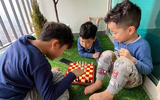 Được nghỉ học ở nhà, con trai Thu Quỳnh có lịch sinh hoạt lành mạnh đúng chuẩn “bô lão” khiến nữ diễn viên phì cười