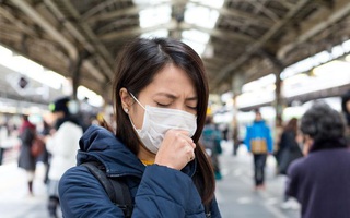 Chuyên gia từng đối đầu với đại dịch SARS: Khẩu trang vải lỗ quá lớn không chắn được giọt bắn, phòng virus corona chưa chắc ăn thua!