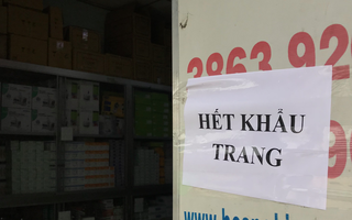 Tiệm thuốc ở Sài Gòn treo biển hết hàng nhưng lại “ém” 657 chiếc khẩu trang chờ bán giá cao
