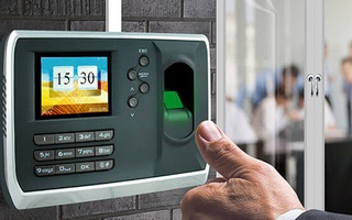 Giữa đại dịch virus corona, dân công sở băn khoăn chấm công xong có phải rửa tay không và lời giải đáp của Bộ Y tế