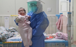 Tin vui: Một bé gái 3 tháng tuổi bị nhiễm virus corona đã ở trong tình trạng ổn định