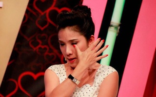 MC Cát Tường nhăn mặt, phản ứng trên sóng truyền hình khi bị đàn em chê yêu thiếu kiểm soát 