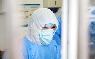 Cuộc chiến sinh tử của bác sĩ Vũ Hán bị mắc virus corona và hành trình tự điều trị ngay trong tâm dịch