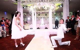 Chú rể Văn Anh mời cô dâu Tú Vi... "vứt" giày khiêu vũ 