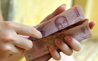 Lương thấp, nhân viên ngân hàng lo kiếm việc làm thêm