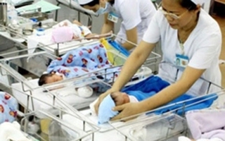 Công dân thứ 90 triệu là bé gái sinh ở viện sản trung ương