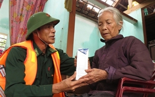 Rưng rức những câu chuyện tình người nơi bão đi qua