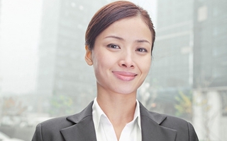 Làm việc với sếp trẻ lợi và không lợi
