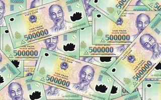 'Chơi ngông', phó hiệu trưởng cắt nát bạc triệu giữa cuộc họp