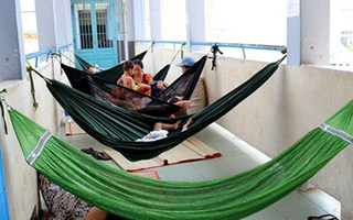 TP.HCM: Bệnh viện quá tải, bệnh nhi thiếu chỗ nằm điều trị
