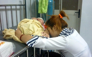 Quá tải do sởi, phòng BS thành buồng bệnh