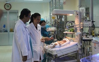 Sức khỏe bé sơ sinh bị dao dâm xuyên sọ dần ổn định