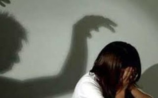 ​Bí thư thị trấn Lăng Cô làm hai nhân viên có bầu