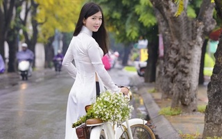 Thiếu nữ dịu dàng giữa khoảnh khắc Hà Nội sang thu