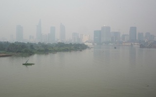 Sài Gòn chìm trong “mù khô” vì ô nhiễm không khí