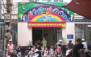 Mẹ bé trai "xách thùng cơm" xem việc con mình bị "hành" là chuyện thường