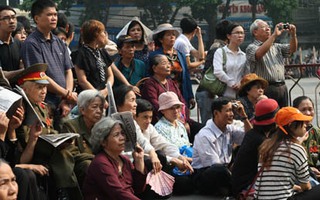 Người dân tỏ tấm lòng thành kính hướng về Đại tướng Tổng tư lệnh Võ Nguyên Giáp