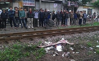Hải Dương: Thả bộ trên dường sắt, bị tàu cán tử vong