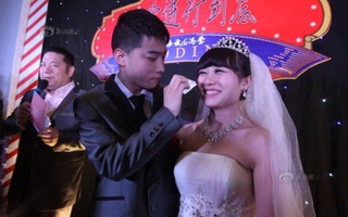 "Tìm bạn gái cho chồng": Câu chuyện tình yêu của cô gái với khối u não khiến bạn khóc rưng rức