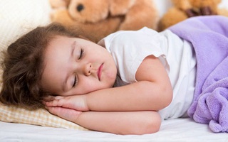 Các mẹ "phát hoảng" với bảng giờ đi ngủ của trẻ