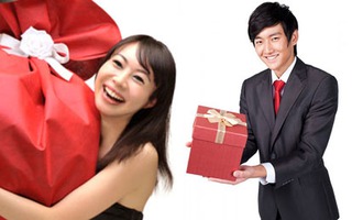 20/10, anh em vung tay mua quà "nghìn đô" tặng vợ