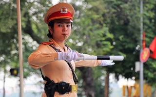 Tâm sự của nữ CSGT xinh đẹp làm việc xuyên Tết