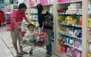 Mạnh tay chi tiền mua mỹ phẩm cho bé "làm đỏm"