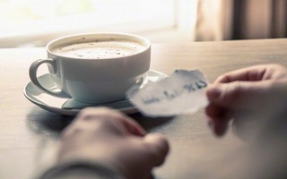 Phát hiện hãi hùng về ly cà phê vợ vui vẻ pha cho tôi sau lần nhận lỗi