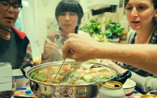 Những bữa cơm ngồi quây quần với nhau ở nhà chồng khiến tôi choáng váng
