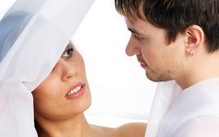 Ngay khi cô người yêu cũ của chồng thốt lên câu đầu tiên, tôi đã biết mình gặp "bão" lớn rồi 