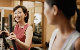 Tôi hoảng sợ với lời xúi giục "quá thoáng" của mẹ đẻ